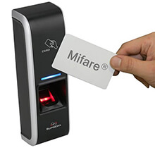 Máy chấm công kiểm soát cửa ra vào, vân tay và thẻ SUPREMA BioEntry Plus BEPM-OC